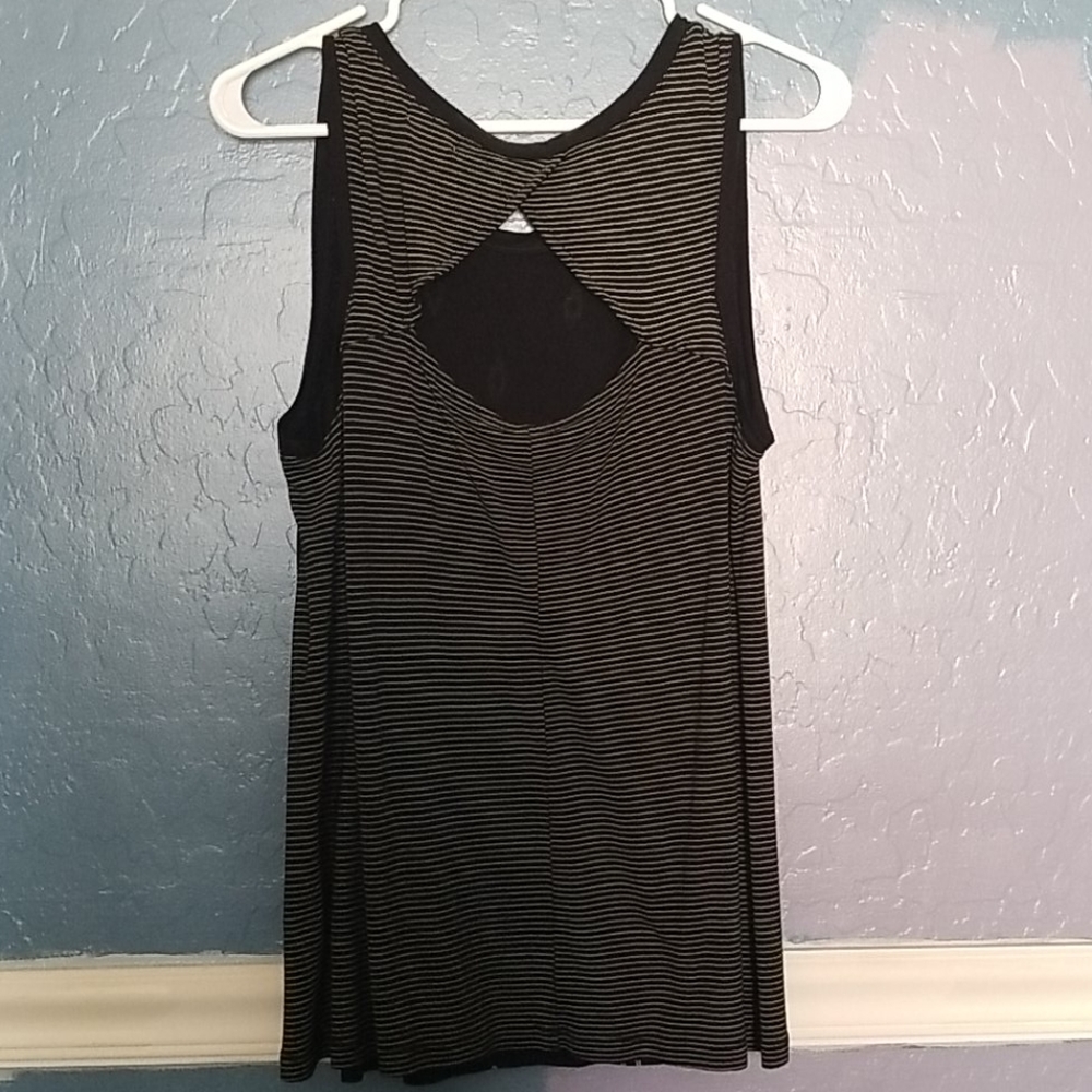 Open back Tank - Picture 4 of 6